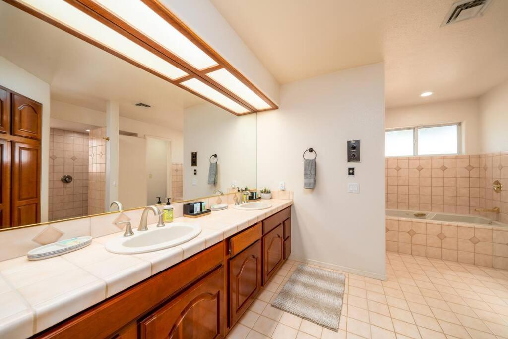 Grand Havasu Oasis With Custom Pool & Spa! レイク・ハヴァス・シティ エクステリア 写真